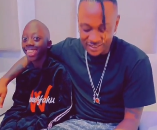 Fik Fameice Shows Gratitude To Rango Tenge Tenge By Giving Him An Iphone 14 (VIDEO)