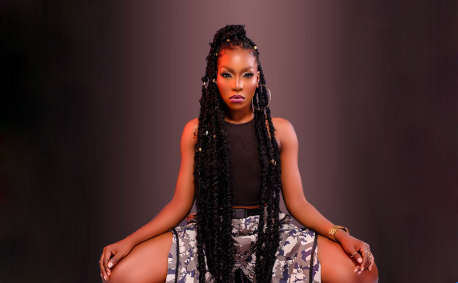 Despite complaints about the lack of popular songs, Karole Kasita defends her choice to hold the concert.